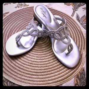 Dexflex comfort silver sandal size 7.5 with bling